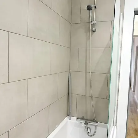 Rs-1 - Chaleureux 2 Pieces Au 1er Etage Equipe 1-3 Pers *